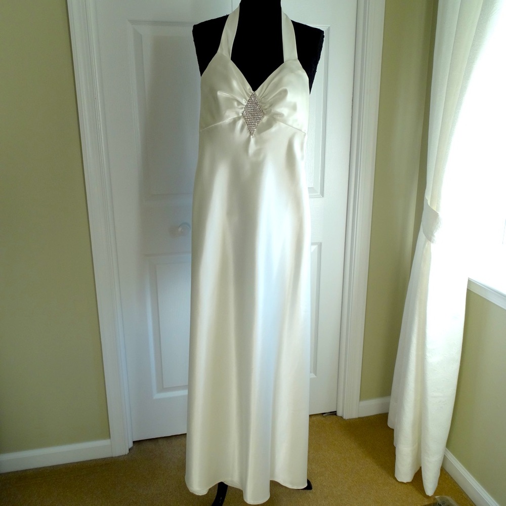 Jessica McClintock for Gunne Sax Ivory Halter Gown